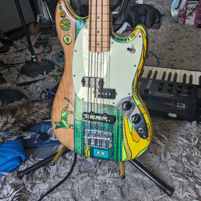 Fender PJ Mustang - FRETLESS - Custom paint job image 3