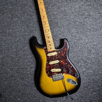 1990s ESP Seymour Duncan Traditional 60s Stratocaster Guitar Strat 