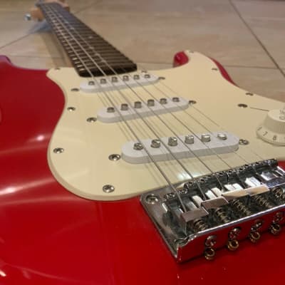 Fender Squier Stratocaster Mini 3/4 Red 3 Pickup image 1