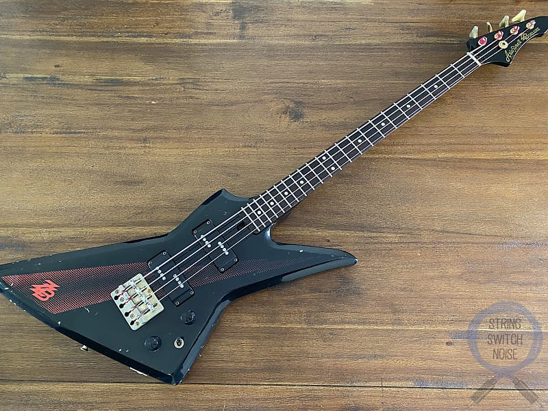 Aria Pro II, Explorer Bass, ZZB Deluxe, Black Thunderbolt