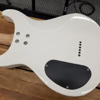 Fretlight 500 Series  White electric guitar with mulit pin output image 10
