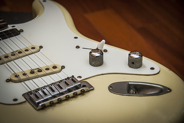 MOON Stratocaster 80s Vintage Blonde