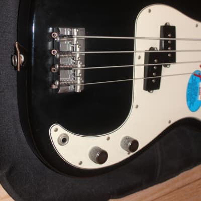Fender Standard Precision Bass Black/White image 5