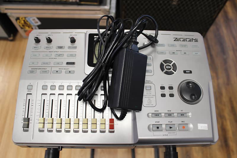 Zoom MRS-802B Digital Multitrak Recording Studio w/power Zoom MRS-802B Digital Multitrak Recording Studio w/power