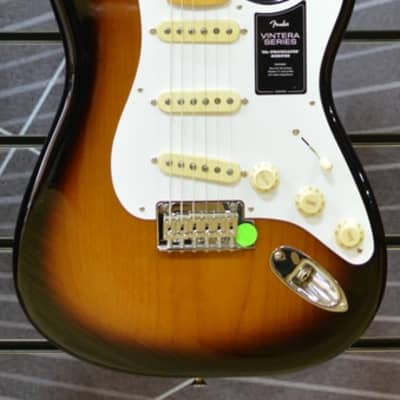 Fender Vintera '50s Stratocaster Modified 2-Colour Sunburst Electric Guitar &Deluxe Gig Bag B Stock image 6