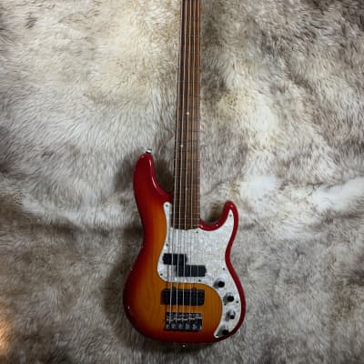 最終値下げFender AmericanDELUXE PrecisionBass Fender American Deluxe Precision Bass Guitar Review