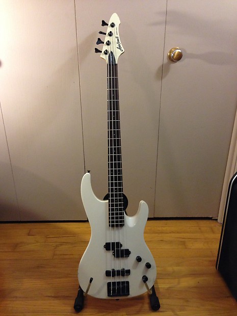 Aria Pro II Magna Bass 90's White