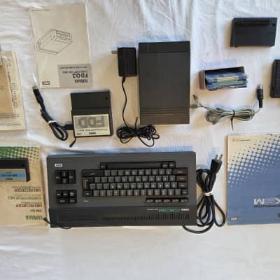 Vintage YAMAHA MUSIC COMPUTER CX5MU FM Sound Synthhesizer  Unit II, reader & acc CX5MU 1981 - Black