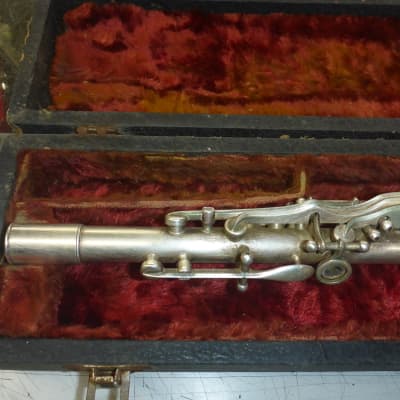 Elkhart Cavalier Clarinet w/Case - Silver Metal | Reverb