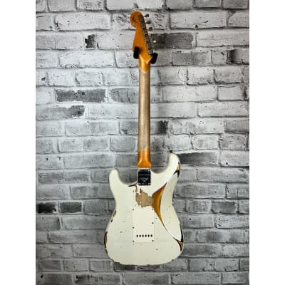Fender Custom Shop Limited Edition 1962 Heavy Relic Stratocaster, Aged Olympic White Over 3-Tone Sunburst image 2