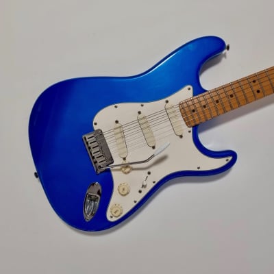 Fender Strat Plus with Maple Fretboard 1995 Electric Blue image 3