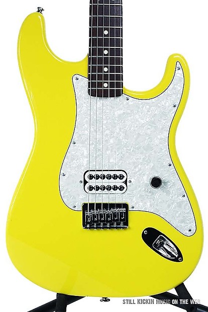 人気の Fender Strat Yellow Graffiti Stratocaster Delonge Tom 2002 ギター