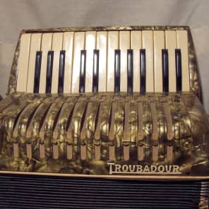 Troubadour Accordion 1900-1950? image 2