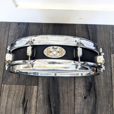 🚨Pearl Black Steel Piccolo Snare for $194.99!🚨 A true genre