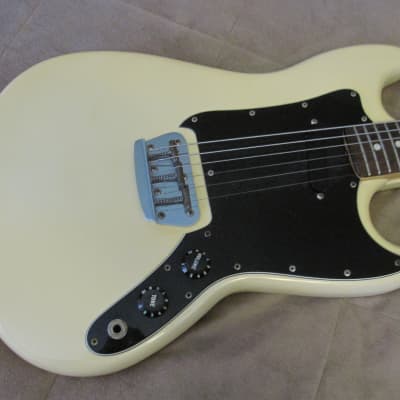 Vintage Fender Musicmaster 1978 White Excellent Condition image 3