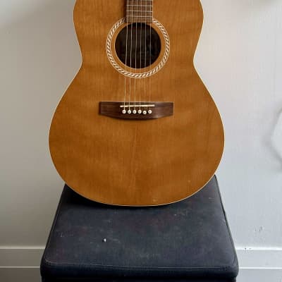 Art & Lutherie Folk Wild Cherry 2006 - Genuine Satin Lacquer Finish for Maximum Tone for sale
