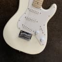 Fender Squier Stratocaster Mini White with case