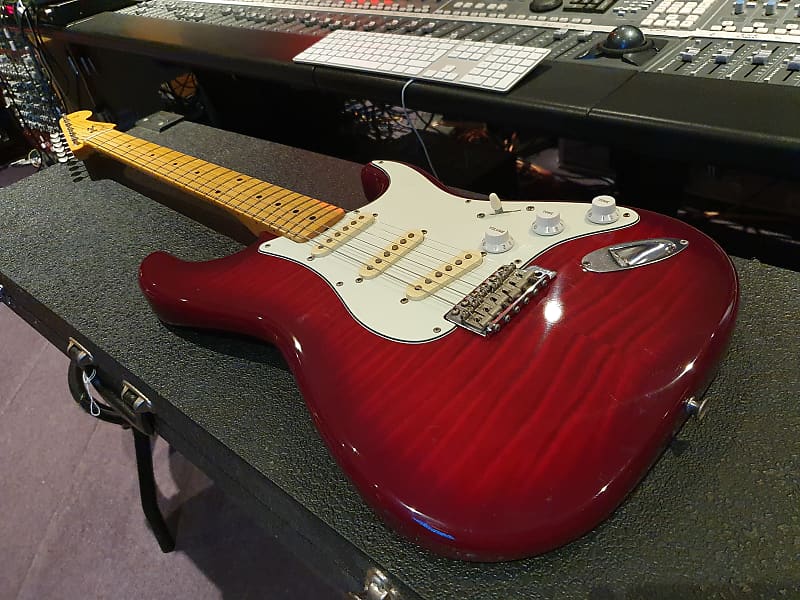 Fender Japan Limited Edition Foto Flame Top Stratocaster MIJ
