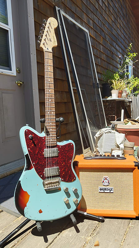 【美品】SQUIER Paranormal Toronado Parchment Squier Paranormal Toronado Toronado Electric Guitar, with 2