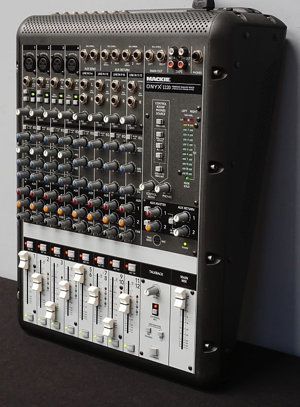 Mackie Onyx 1220 12-Channel Small-Format Analogue Mixer