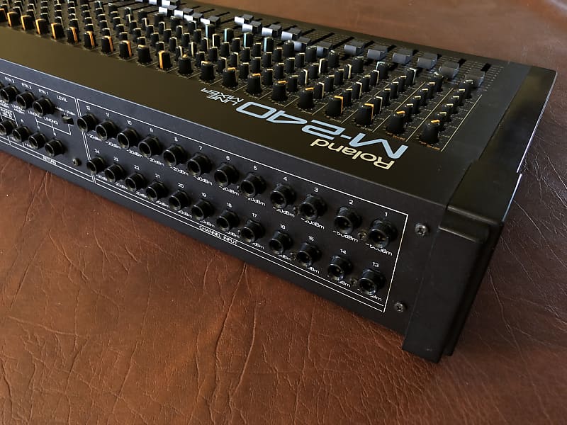 Roland M-240 LINE MIXER ジャンク M 240 R - Roland M 240 R - Audiofanzine