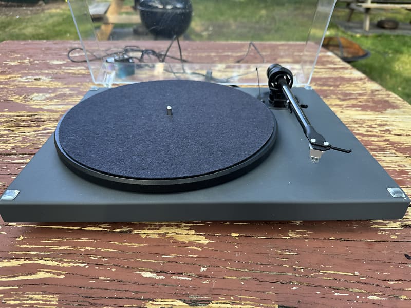 Pro-Ject 1Xpression Carbon Classic Manual Turntable 2010s - Black  			