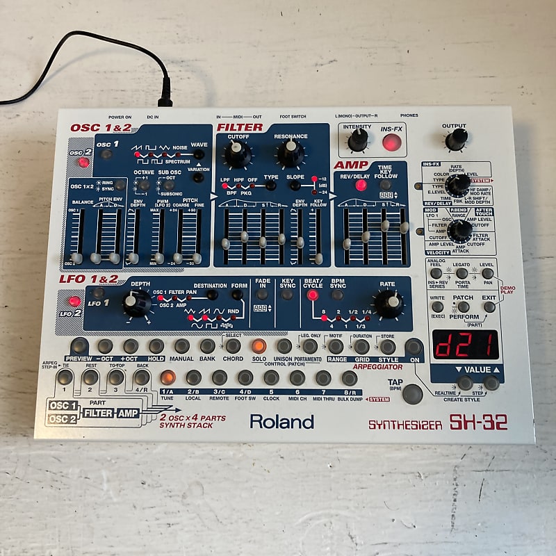 Roland SH-32 Desktop Synthesizer Module | Reverb Canada