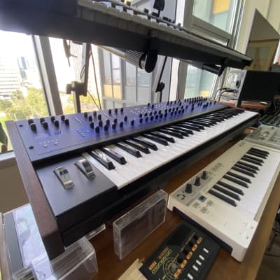 Dave Smith Instruments Poly Evolver 61-Key 4-Voice Polyphonic Synthesizer 2005 - 2011 - Blue with Wood Sides