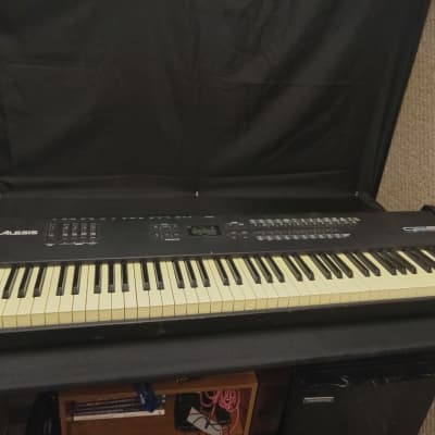 Alesis Qs8 Expandable Synthesizer