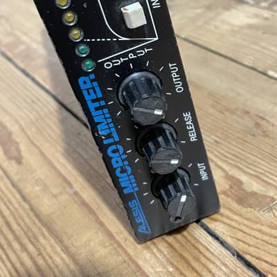 パラメトリックイコライザー alesis MICRO EQ ALESIS通電OK パラメトリックイコライザー alesis MICRO EQ ALESIS通電OK 楽器