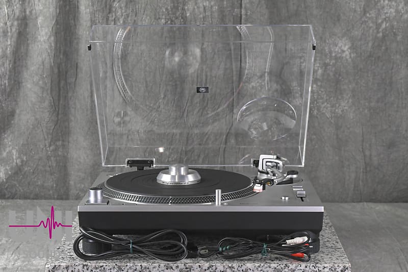 Technics SL-1200GR Direct Drive Turntable in Excellent Condition  			