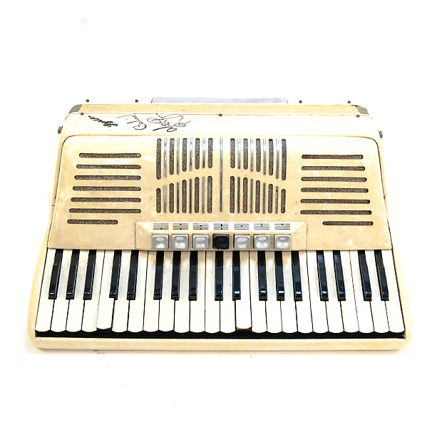 Lyric accordion discount