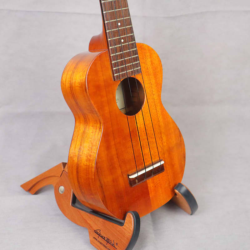kamaka hf1 hawaiian koa soprano ukulele  2005 resotored in ecellect condition with case image 1