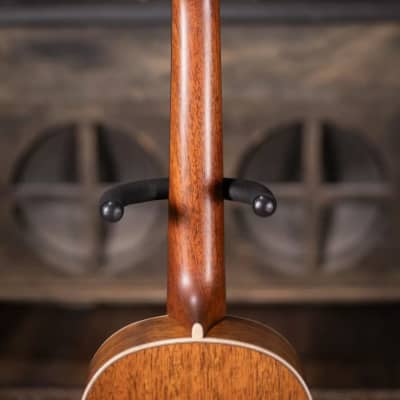 Martin Custom Shop Mahogany Tenor Ukulele - Satin Finish Martin Custom Shop Mahogany Tenor Ukulele - Satin Finish