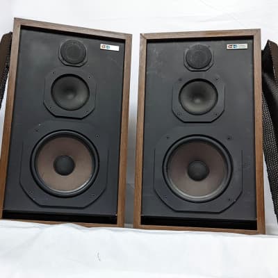 Pair of BIC Venturi Model 22 Vintage 3-Way Speakers - Woodgrain image 1