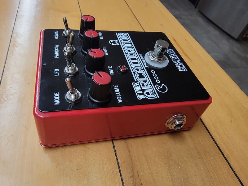 ギター Parasit Studio The Arcadiator Parasit Studio The Arcadiator / ファズ 8ビットファズ ギター