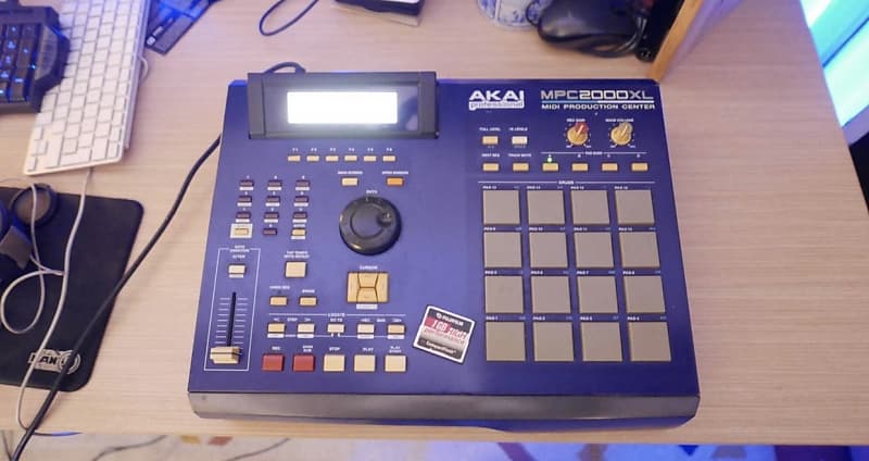 Akai MPC2000XL MCD Blue +maximum ram cf sd reader excellent conditions