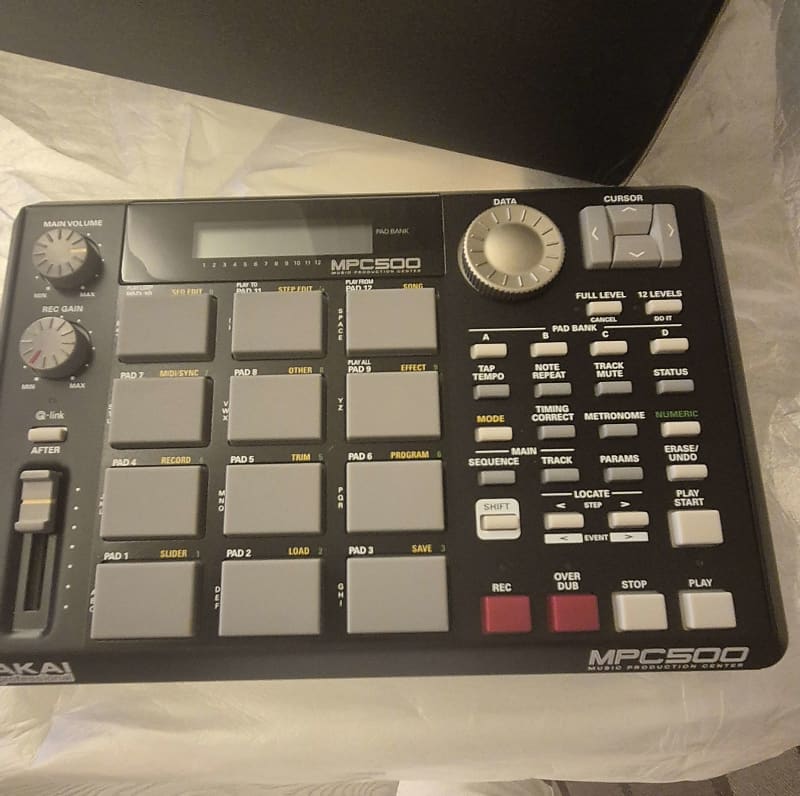 Akai MPC500 Music Production Center 2006 - 2013 - Black image 1