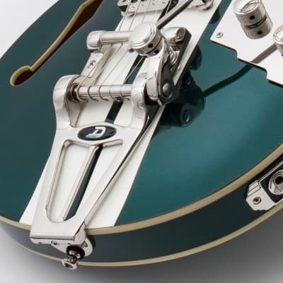 Duesenberg  Alliance Series Mike Campbell 40th Anniversary Catalina Green/White image 3