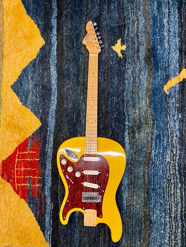 Dewey Decibel FlipOut Stratocaster Scandalicius 2005 Yellow image 1