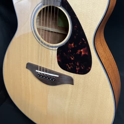 Yamaha FSX800C Small Body Acoustic-Electric Guitar Gloss Natural image 7