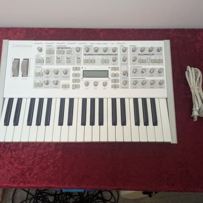 Access Virus TI Polar 37-Key Digital Synthesizer Synth White