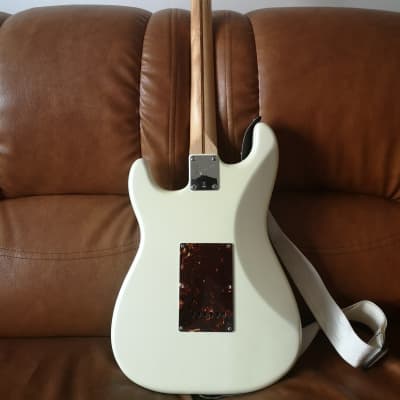 Squier Deluxe Stratocaster 2007 - 2018 - Pearl White Metallic image 4