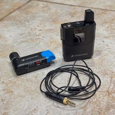 Sony URX-P2 / UTX-B2 Wireless Lavalier Microphone System (for