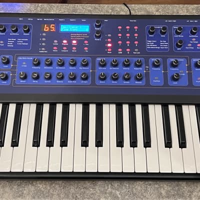 Dave Smith Instruments Poly Evolver 61-Key 4-Voice Polyphonic Synthesizer 2005 - 2011 - Blue with Wood Sides