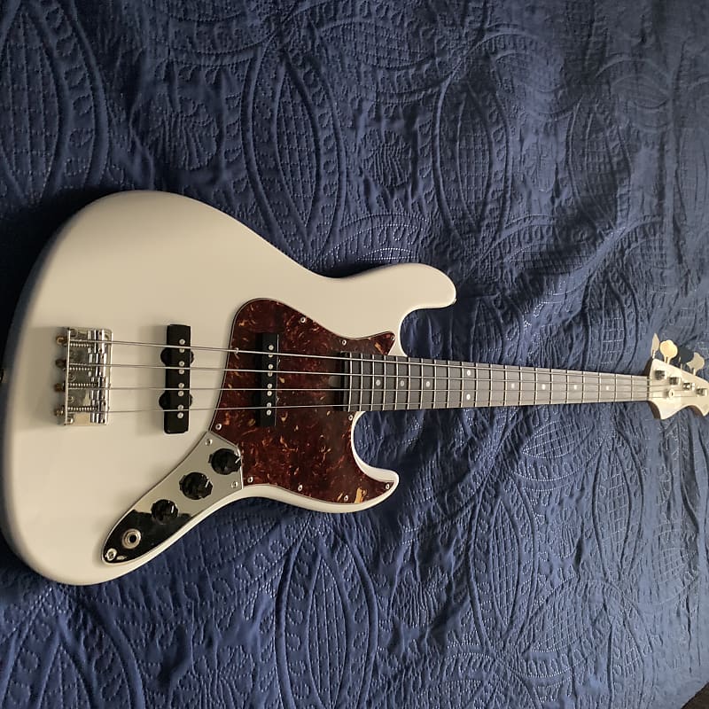 Bacchus WL-001 Alpine White 4-String Bass Guitar | Reverb