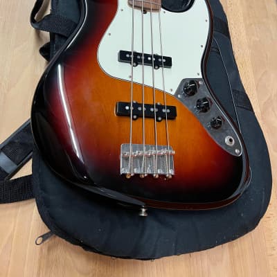 Fender American Special Jazz Bass - Maple Neck In Black