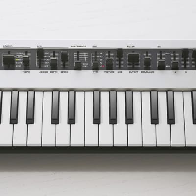 Yamaha Reface CS Bundle Includes Synth, Bag and Strap Kit - White