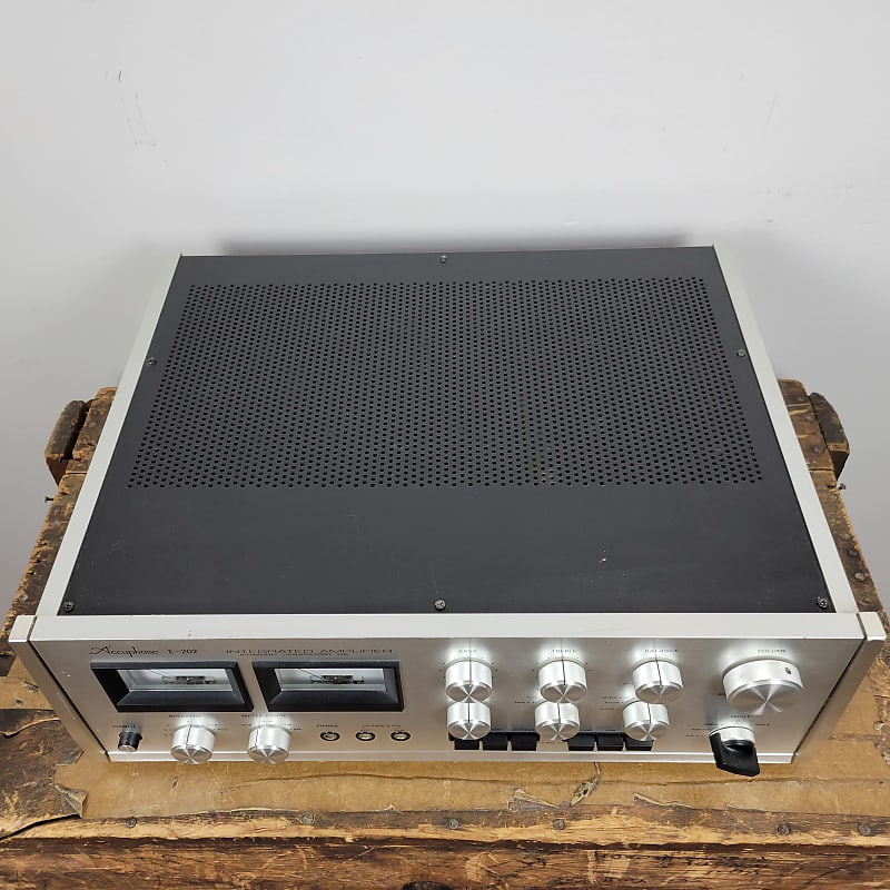Accuphase E-202 インテグレーテッドアンプ Accuphase E-202 インテグレーテッドアンプ Accuphase E-202