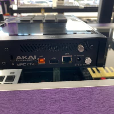 Akai Professional MPC One Standalone Sampler Midi Sequencer image 8